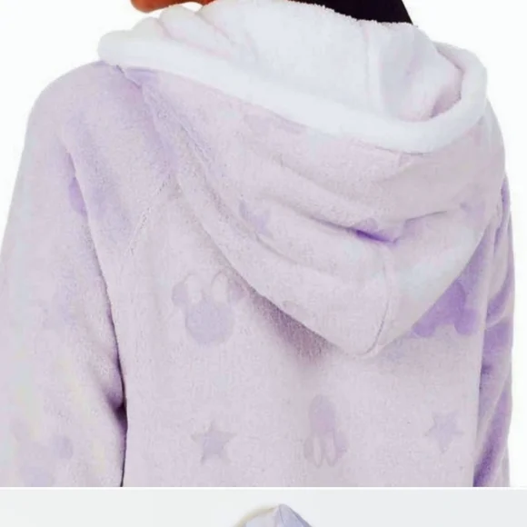 DISNEY Lounger with hood, LARGE, NWT - Picture 9 of 9